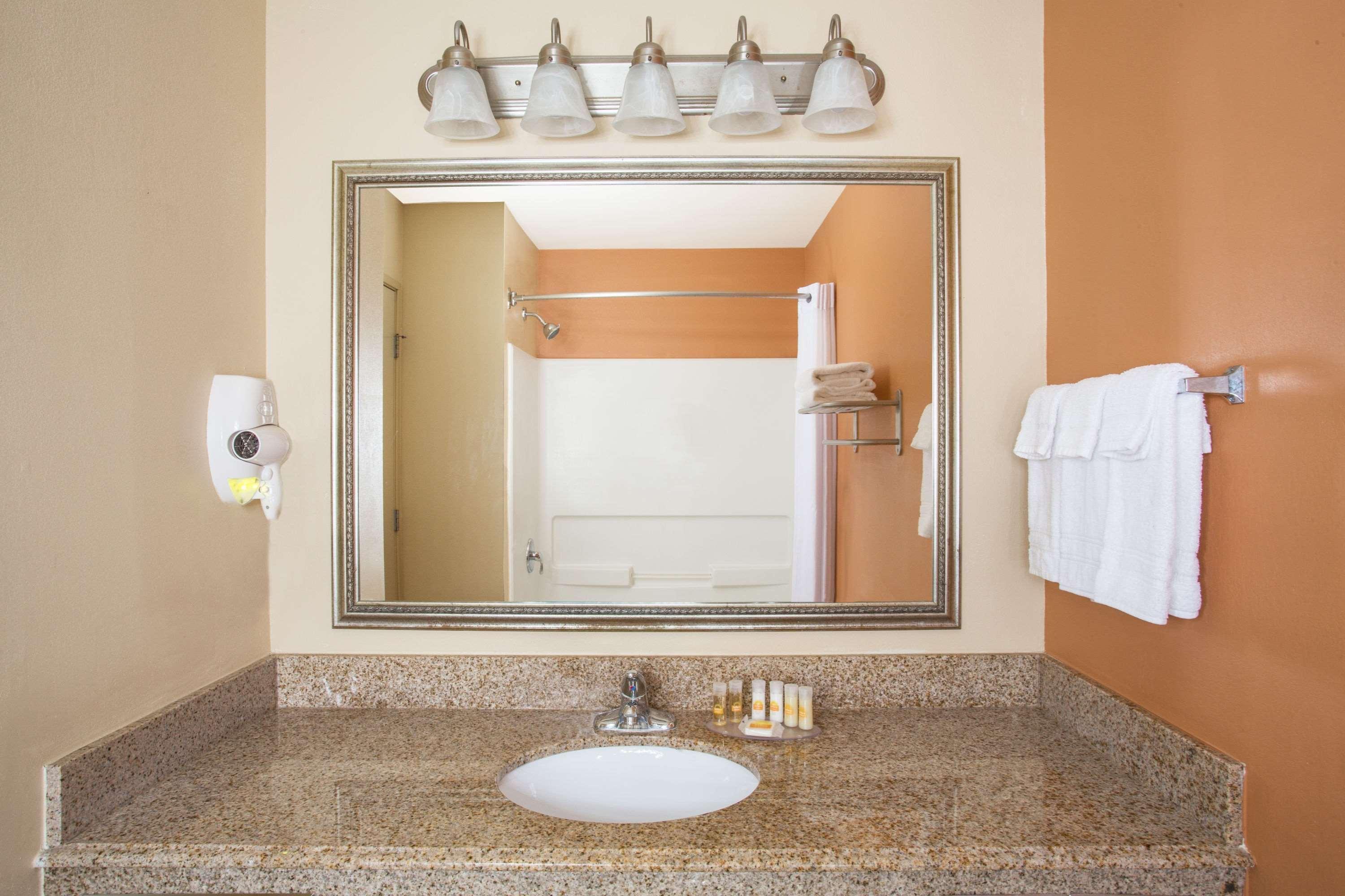 Days Inn & Suites By Wyndham Thibodaux Buitenkant foto